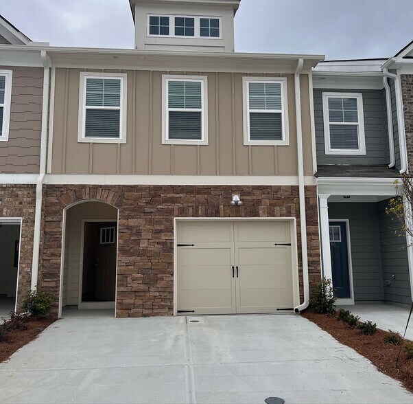 Entrance /driveway - 6440 Scudders Dr