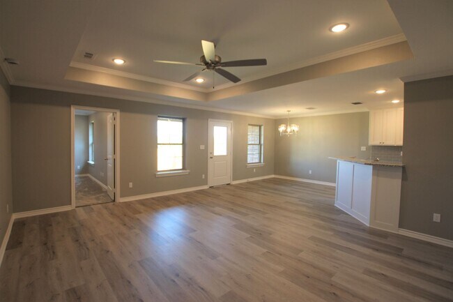 Building Photo - Beautiful 3 Bedroom 2 Bathroom Townhouse in South Tyler! 1/2 OFF FIRST FULL MONTHS RENT!