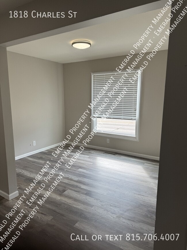 Building Photo - 1818 Charles St