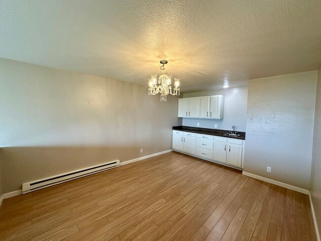 Building Photo - 600 S State St