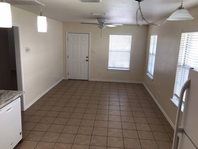 Building Photo - $1195 -Charming duplex in Pilot Point