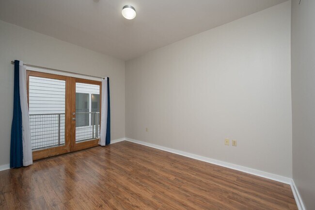 Building Photo - **WALKABLE MIDTOWN CONDO WITH BALCONY AND ...
