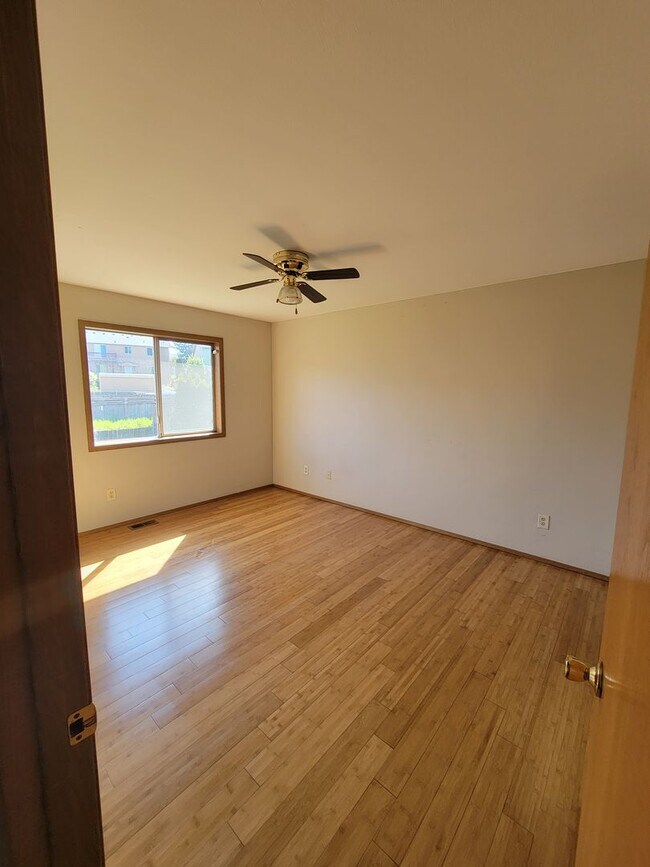 Building Photo - 3 bedroom home with 2 car garage built in ...
