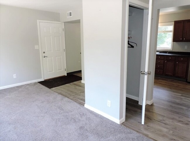 Building Photo - $1,550 | 3 Bedroom, 1 Bathroom Top Floor Duplex | No Pets | Available for August 1st, 2026 Move In!