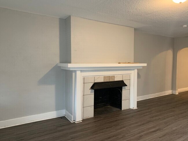 Building Photo - Nice Duplex off 38th & Carrollton
