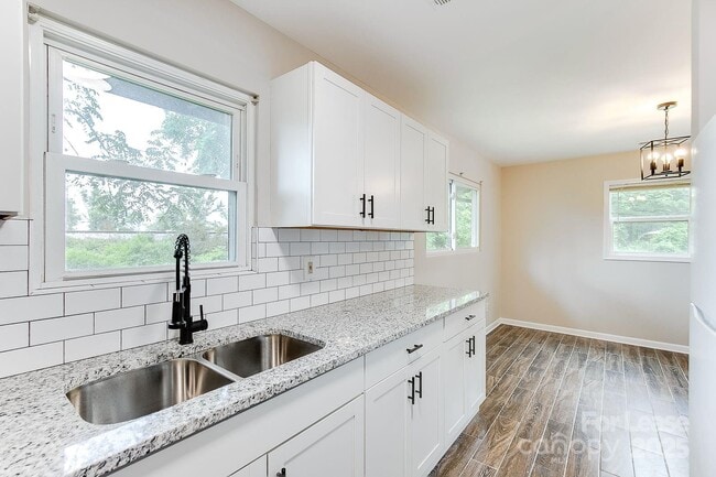 Building Photo - 4027 Bearwood Ave