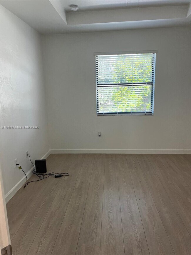 Building Photo - 152 SE 37th Ter