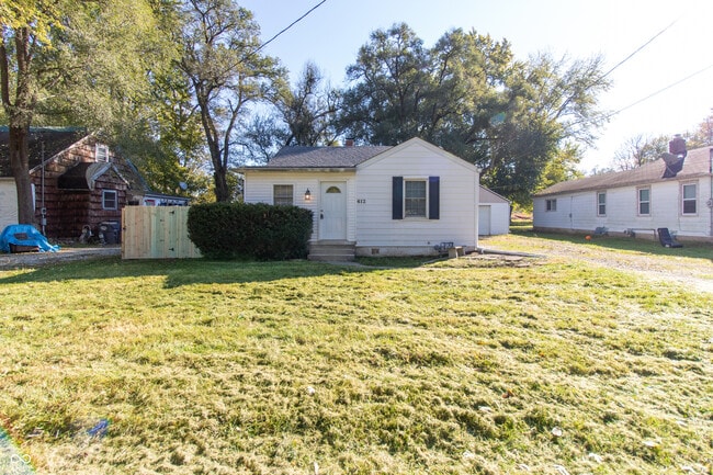 Primary Photo - 612 Alexandria Pike