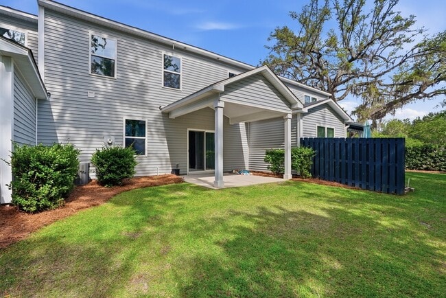 Building Photo - 17 Crown Ct