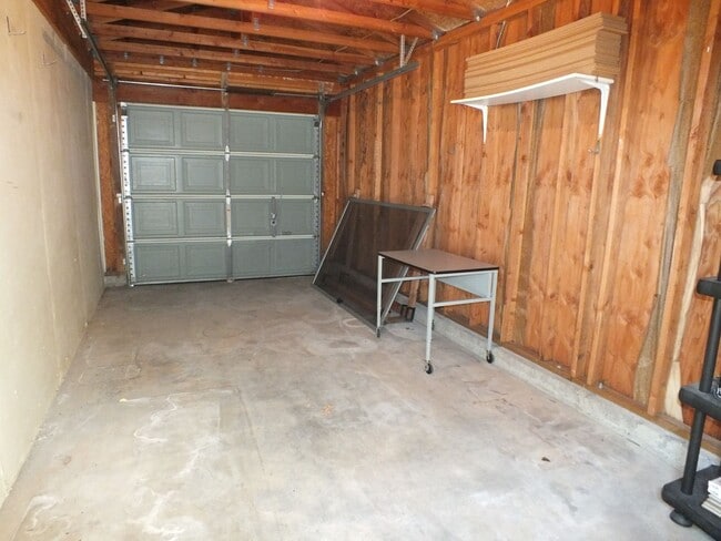 Building Photo - 2/1.5 Diamond Springs condo