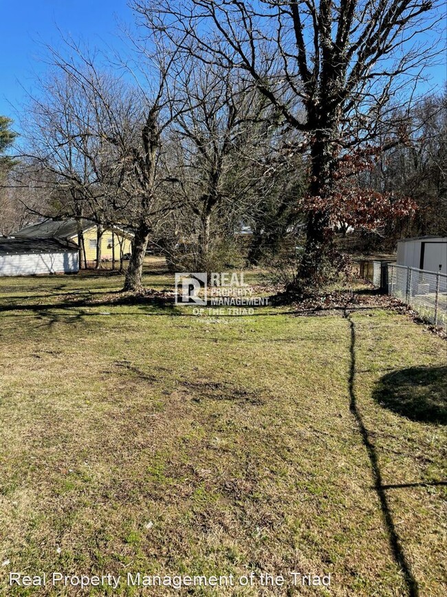 Building Photo - 2 br, 1 bath House - 1600 E. Martin Luther...