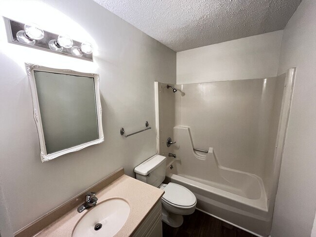Building Photo - Two-Bedroom, 1.5 Bath Town Home Located near 48th Av North in Myrtle Beach!
