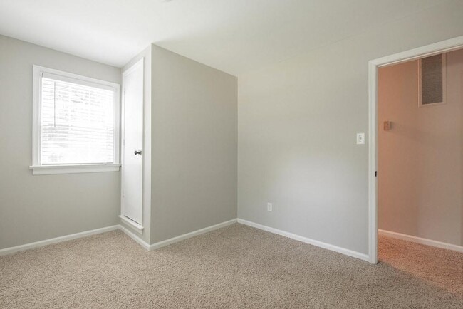 Building Photo - 1041 Warminster Dr