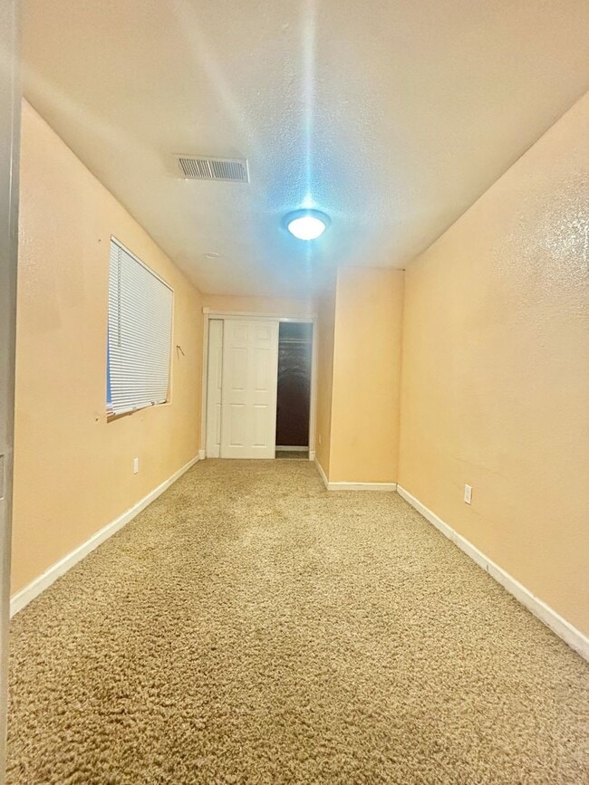 Building Photo - Spacious 3 bed/1 bath coming soon in McFar...