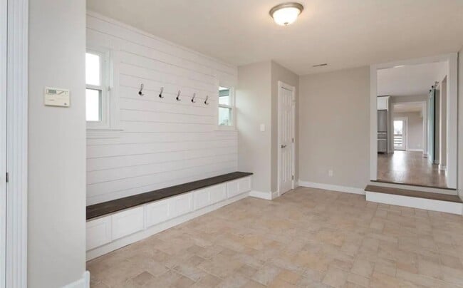 Building Photo - Beautiful Home on 1 acre lot in Milton