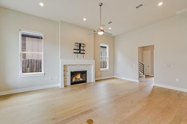 Building Photo - 6133 Florencia Ln