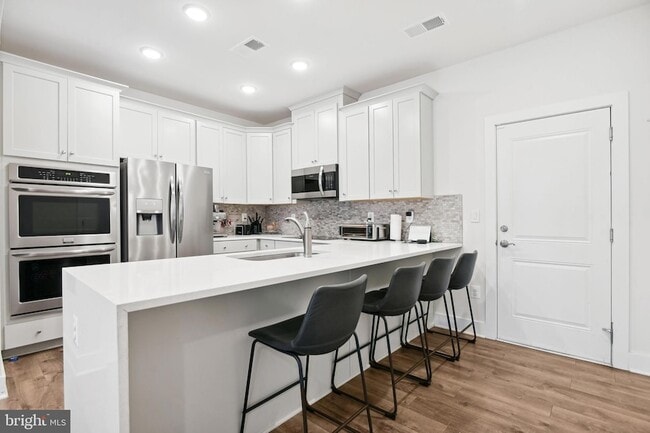 Building Photo - 55 Silverway Dr