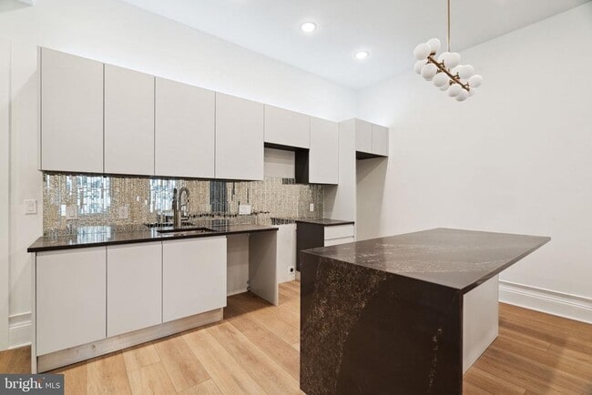 Building Photo - 1822 Chestnut St