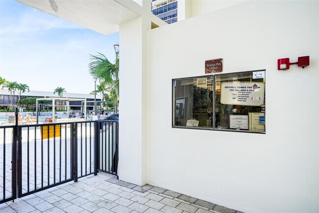 Building Photo - 1915 Brickell Ave