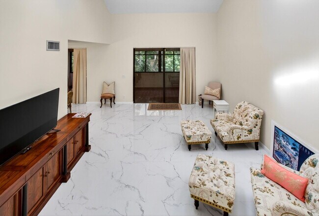 Building Photo - 7865 La Mirada Dr