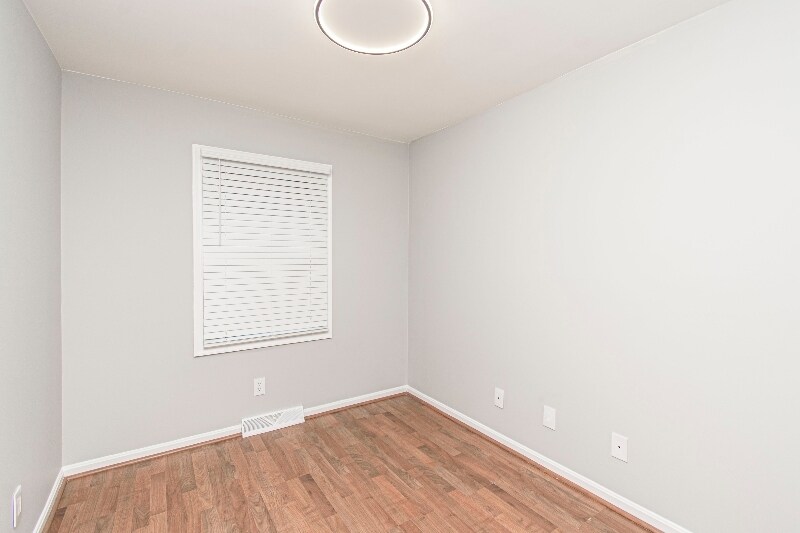 Building Photo - 1825 Sussex Rd