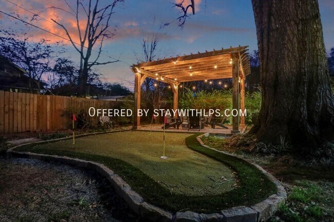 Building Photo - 397 Angelus St