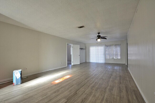 Building Photo - 2714 94th St