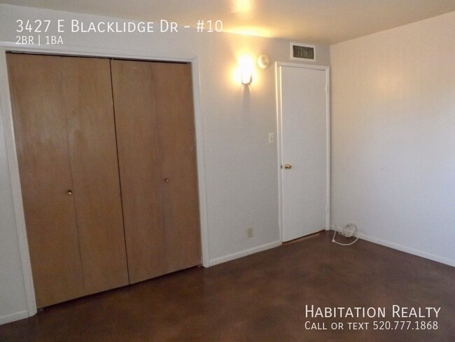 Building Photo - Lovely 2Bed/1Bath with a Community Pool in...