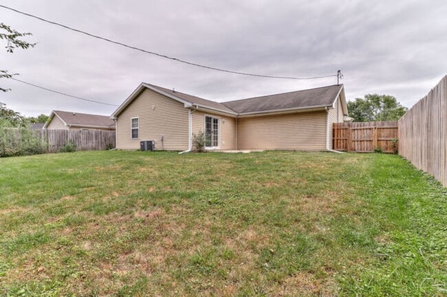 Building Photo - Spacious 3 bedroom, 1 bath home in Urbana ...