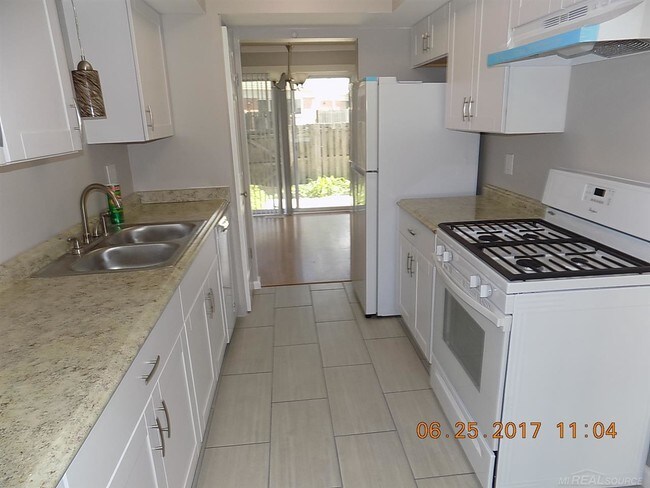 Building Photo - 37294 Charter Oaks Blvd