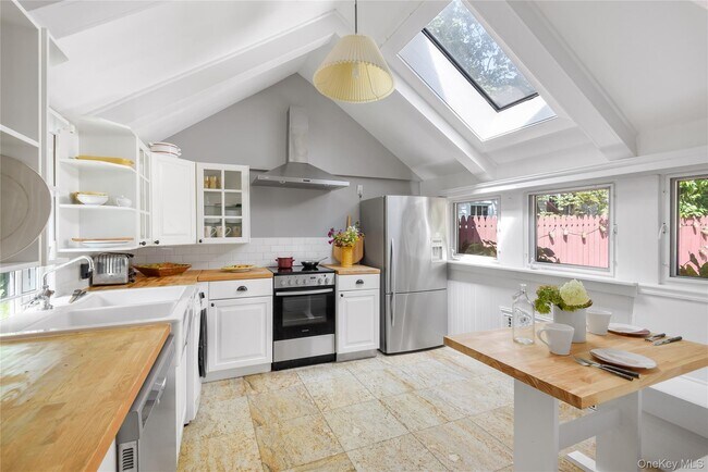 Building Photo - 95 E Broadway