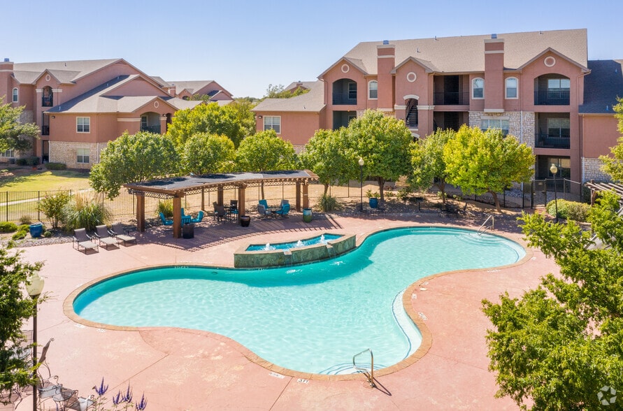 Primary Photo - Dakota Arms Apartments