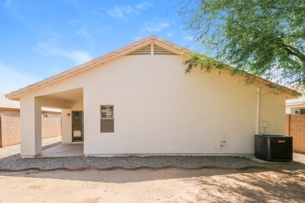 Building Photo - 748 W Dublin St