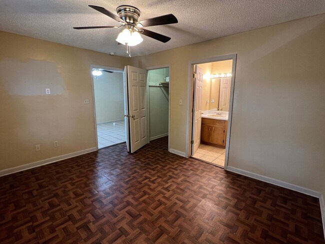 Building Photo - 2508 11th Ct