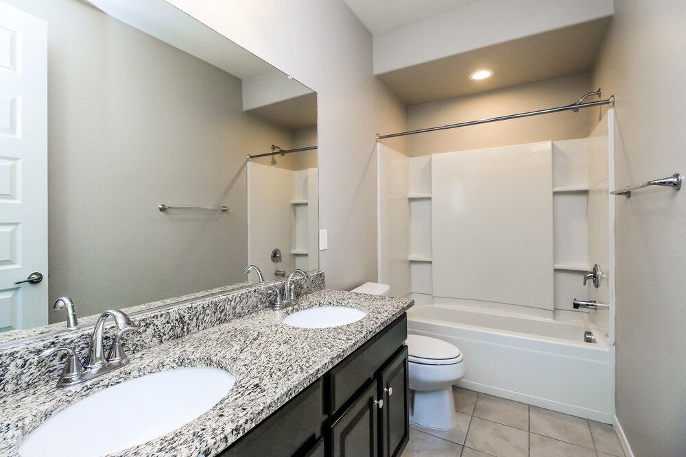 Building Photo - 9546 E Thornbush Ave