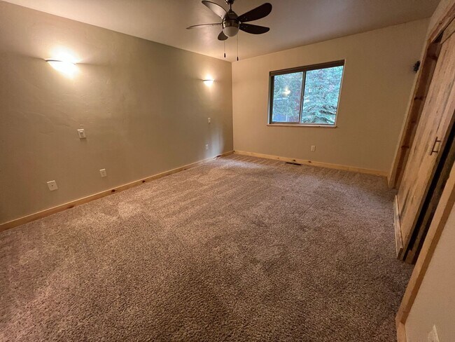 Building Photo - Beautiful Single Level home in Sisters!