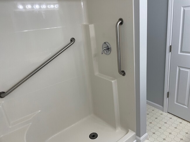 Master Bath - 7252 Lyngate Blvd