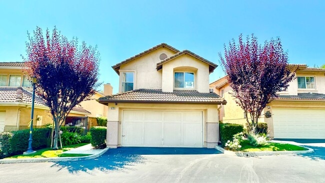 Primary Photo - Lovely Two-Story Home in The Heights Overl...