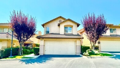 Building Photo - Lovely Two-Story Home in The Heights Overl...