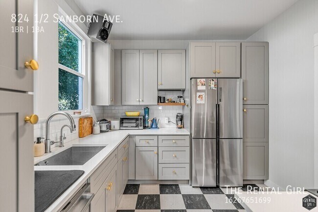 Building Photo - 824 1/2 Sanborn Ave.-