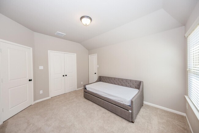 Building Photo - 10010 Cypress Path