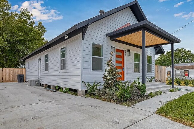 Building Photo - 3820 Tuam St