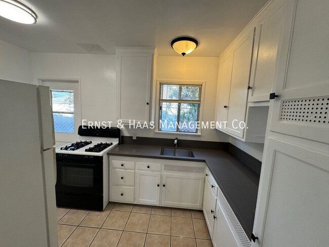 Building Photo - Cozy 1 Bedroom Apartment Located in Long B...