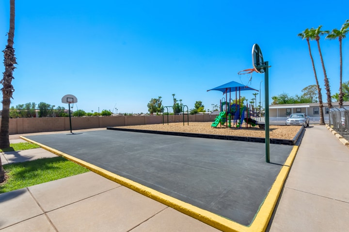 Building Photo - 2060 N Center St