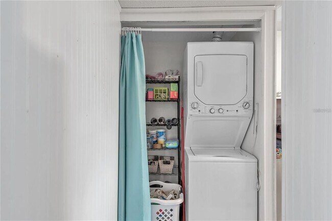 Building Photo - 425 Windrush Bay Dr