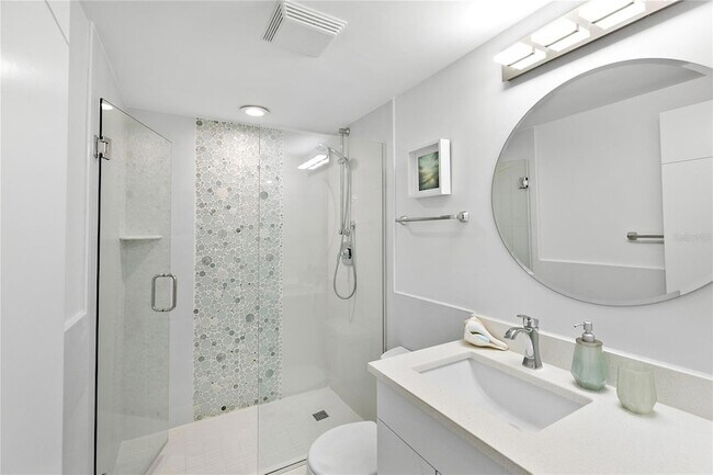Building Photo - 601 Longboat Club Rd