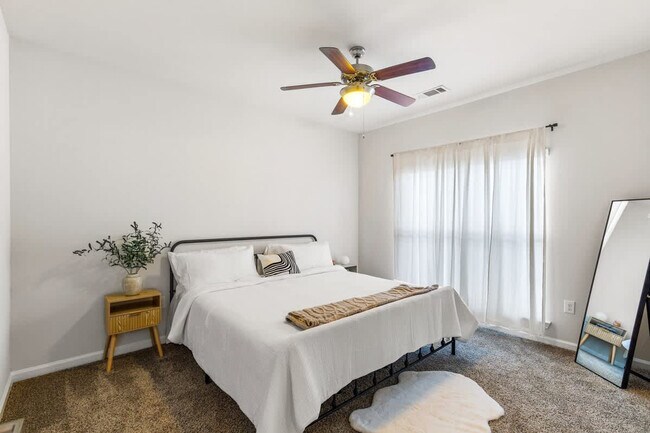 Building Photo - 9301 Old Bee Caves Rd