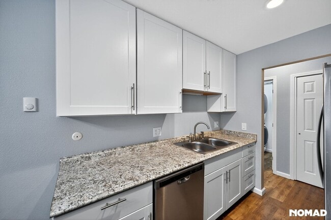 Building Photo - 17403 E Mansfield Ave