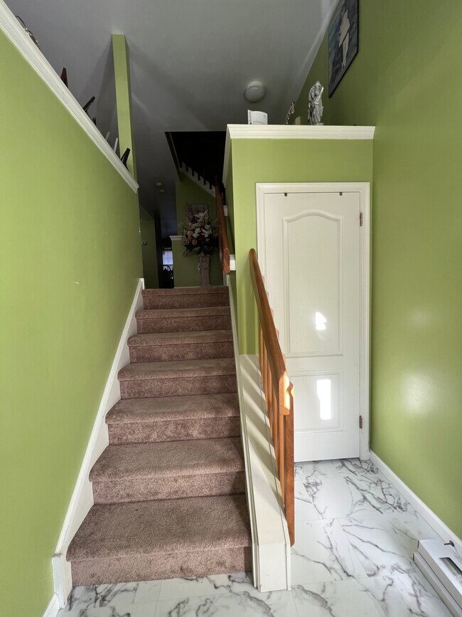 Building Photo - 3504 Carriage Ct