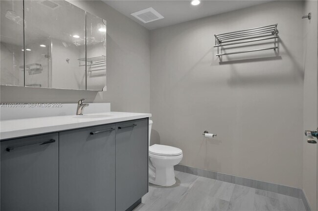 Building Photo - 1150 101st St